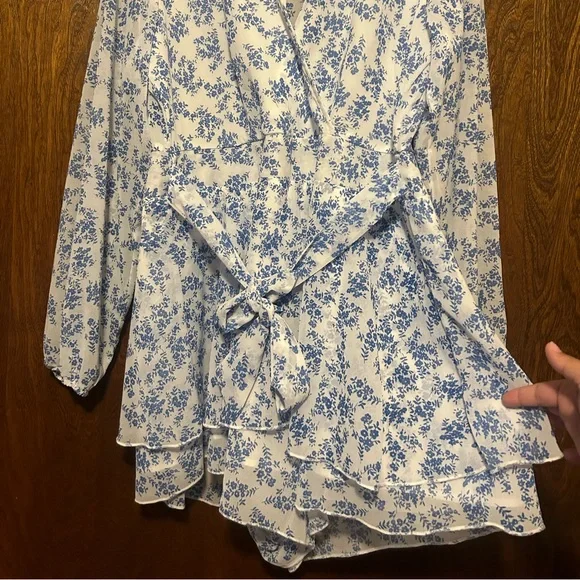 Blue and White floral long sleeve romper - Picture 2 of 3